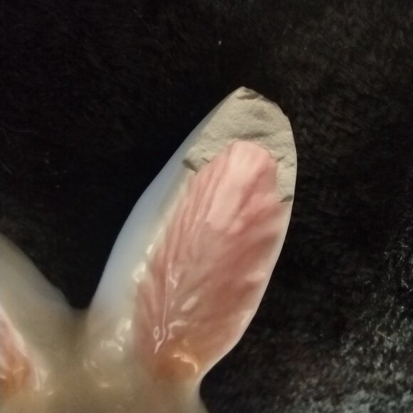 Vintage Easter Bunny Peter Rabbit and Head of Lettuce Salt and Pepper Shaker Set - Picture 7 of 8